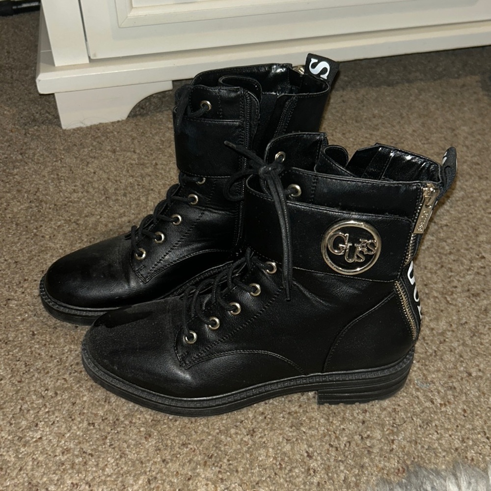 GUESS zip up designer boots